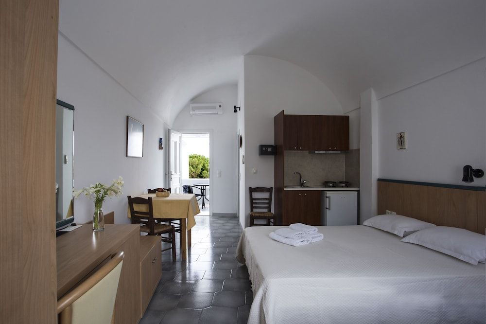 undefined Romani Studios Perissa 5