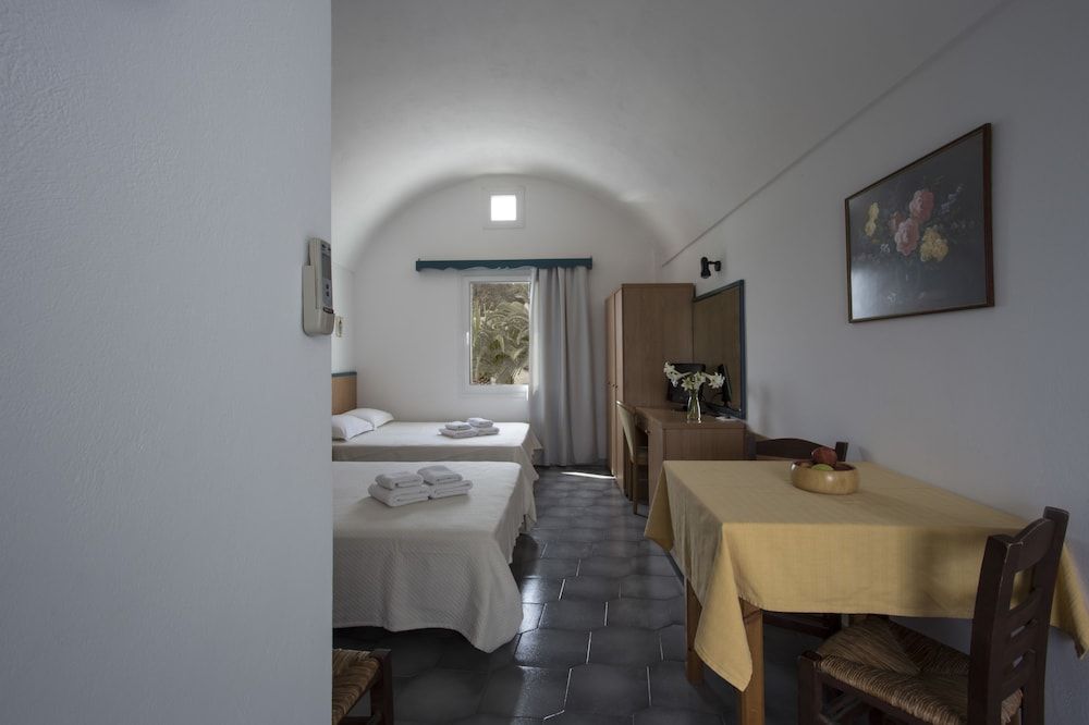 undefined Romani Studios Perissa 4