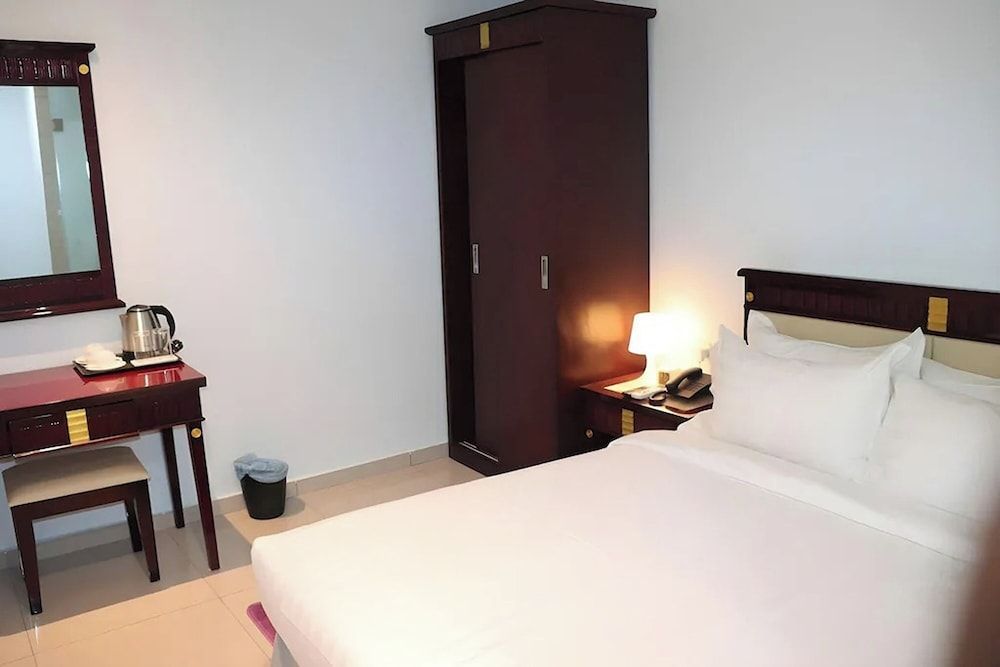 Deluxe Queen Room