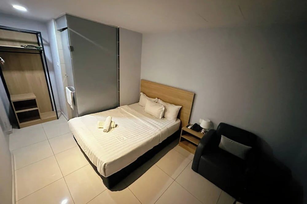 Superior Queen Room, No Window