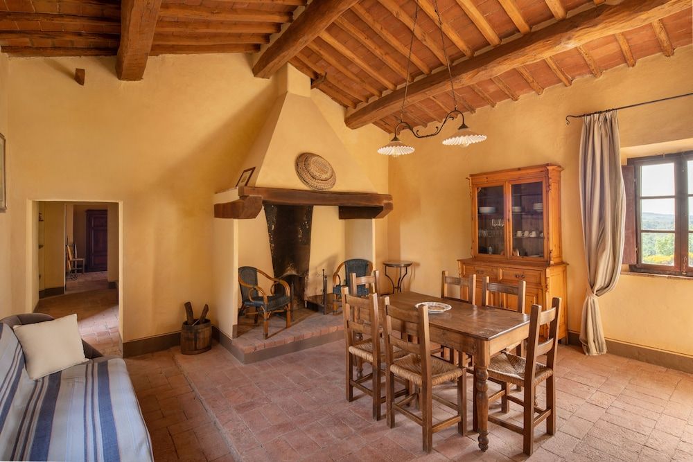 Castello di Bossi Deluxe Apartment 4