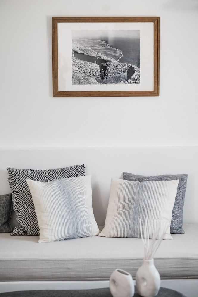 Amphitrite Suites Santorini Suite, Balcony 12