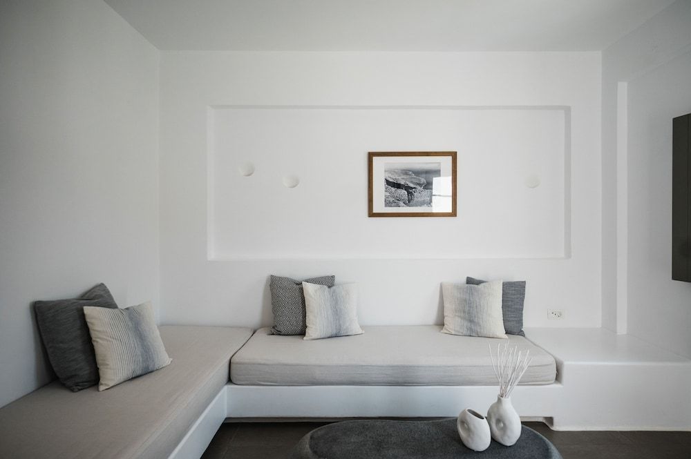 Amphitrite Suites Santorini Suite, Balcony 13