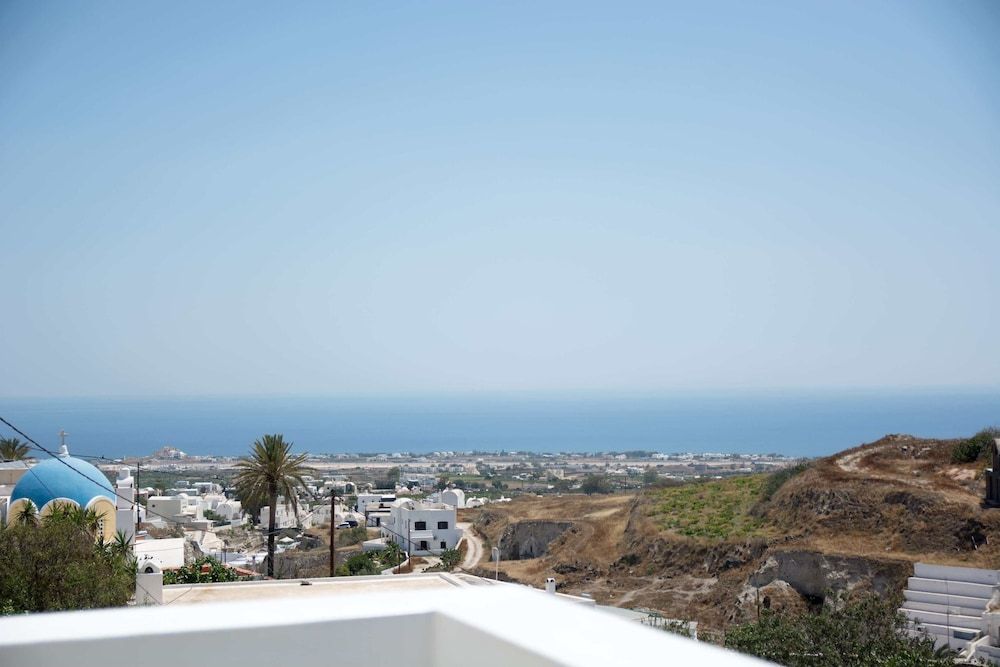 Amphitrite Suites Santorini Suite, Balcony 18