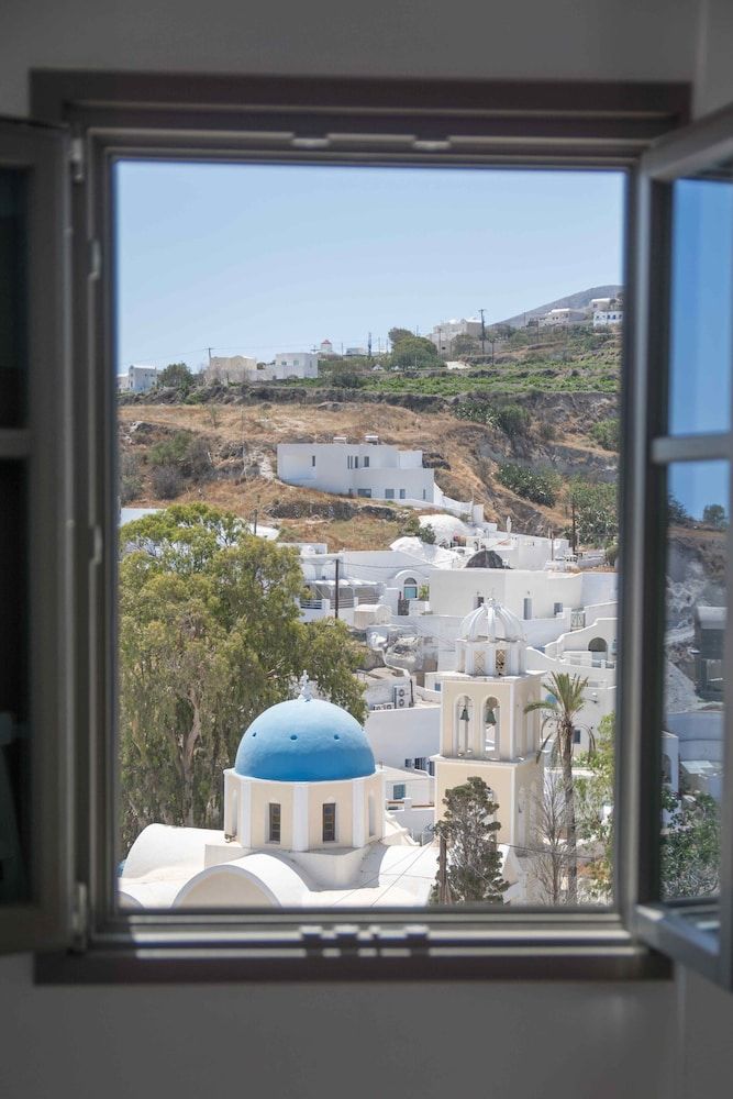 Amphitrite Suites Santorini Suite, Balcony 17