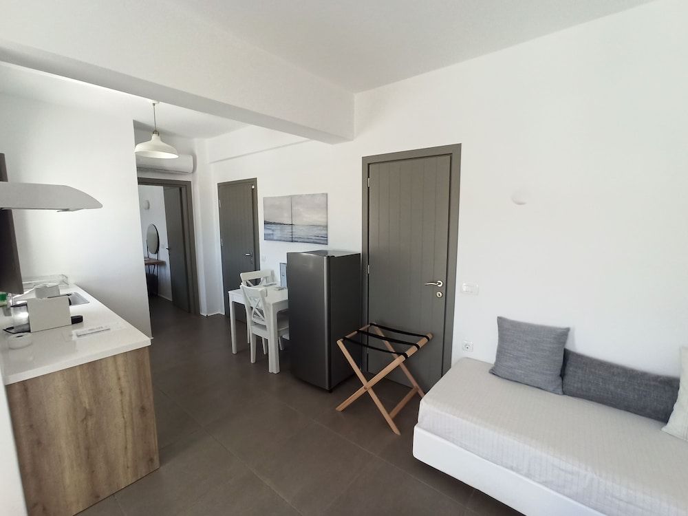 Amphitrite Suites Santorini Suite, Balcony 10