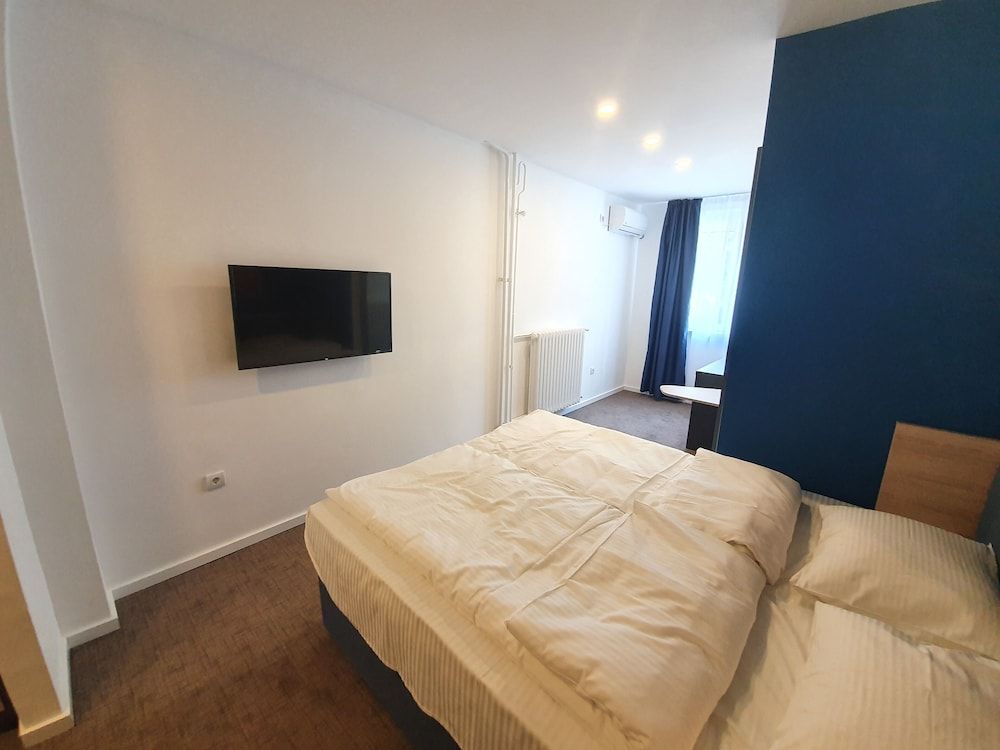 Premium Crown Suites Economy Double Room