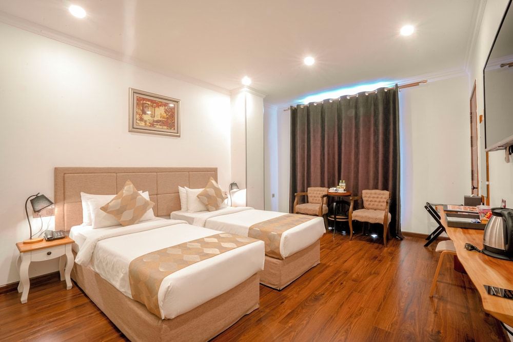 Nesta Hotel Saigon Suite twin 3