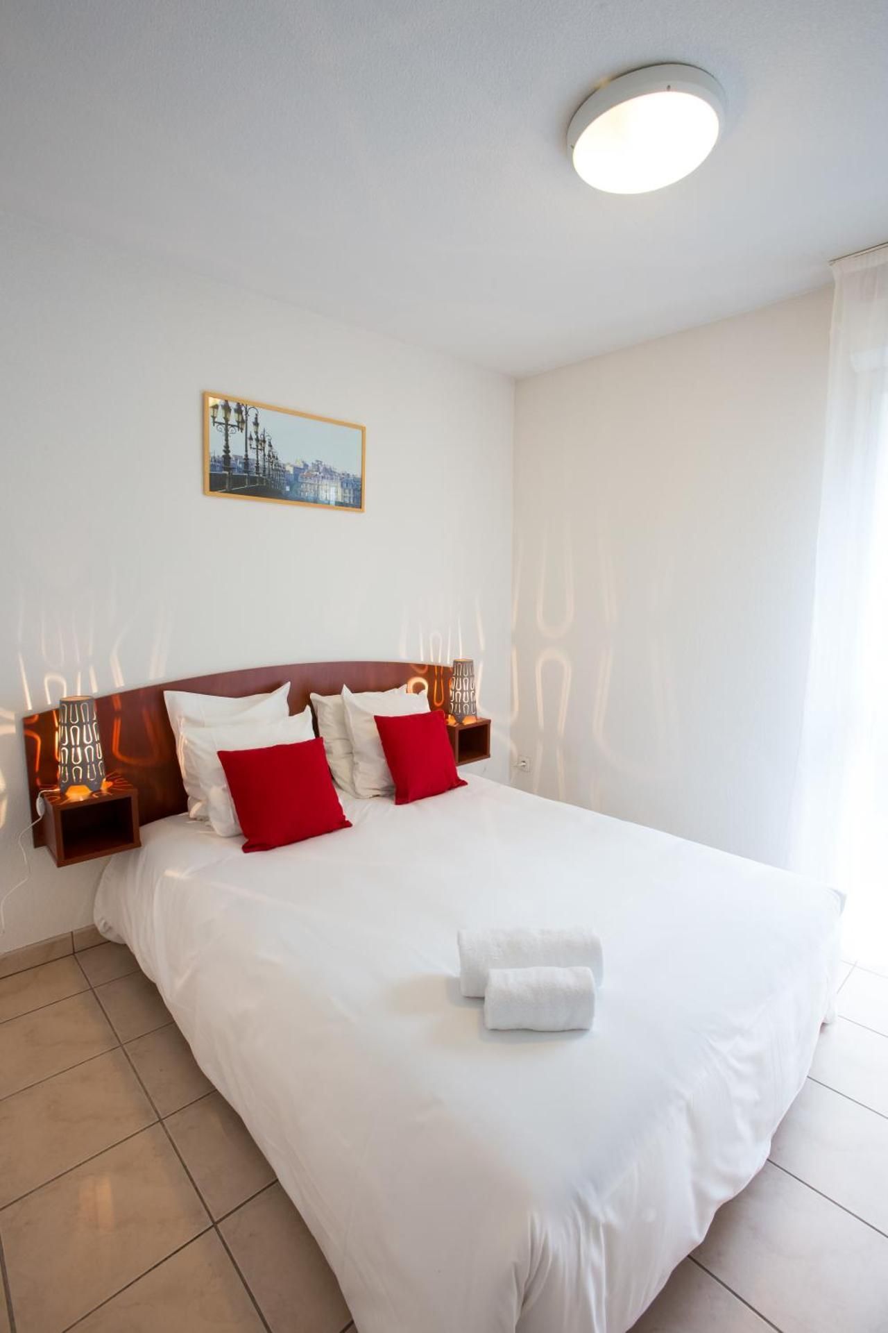 Apartment (2-4 Adults)