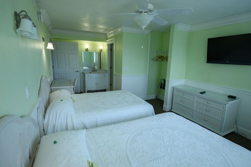 Edison Beach House Apartment, 2 Bedrooms, Partial Ocean View