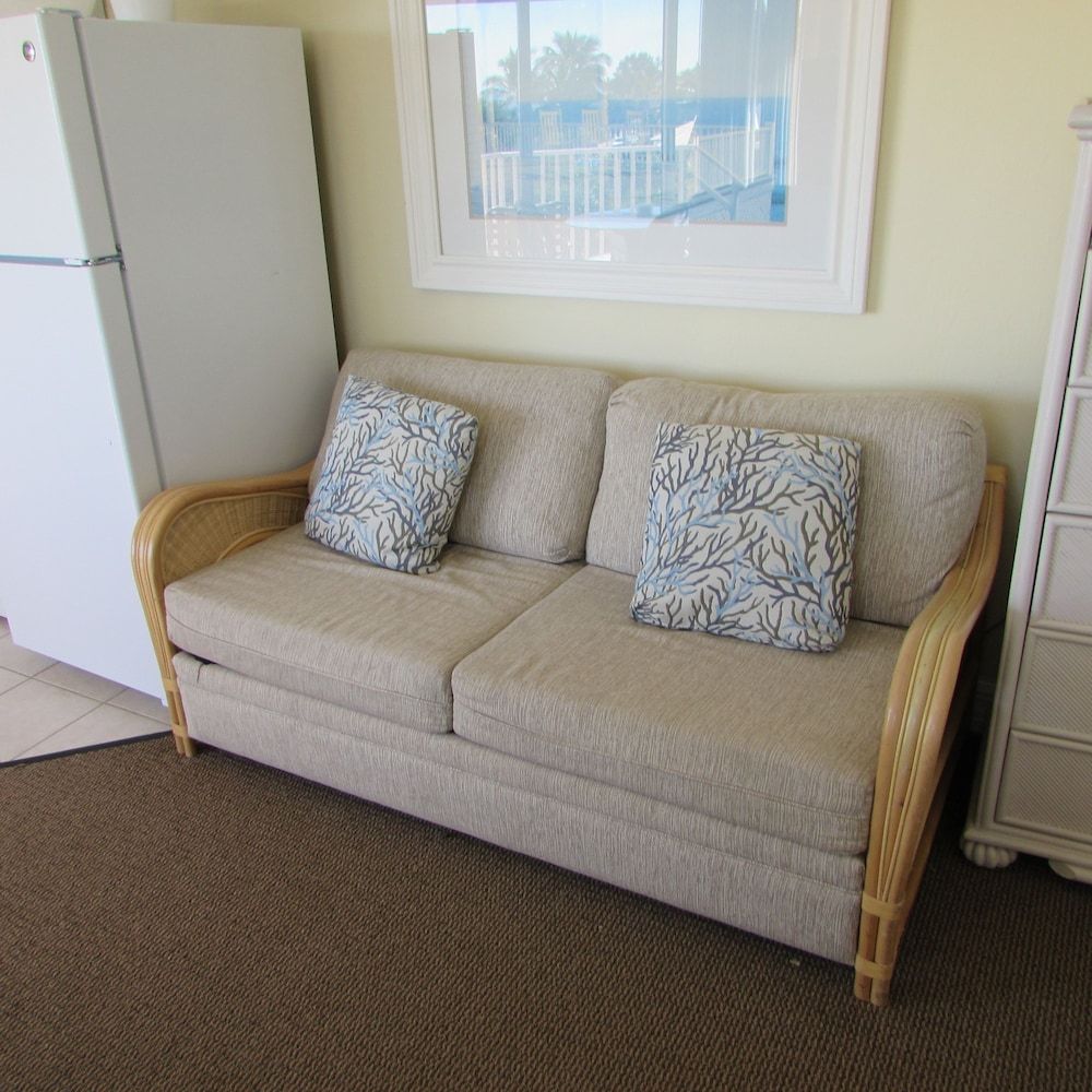 Edison Beach House Studio, 2 Queen Beds, Partial Ocean View 10