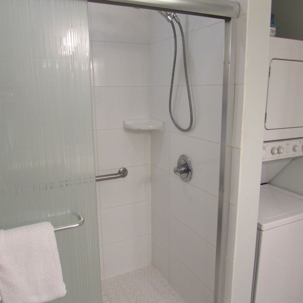 Edison Beach House Studio, 1 Queen Bed, Partial Ocean View 7