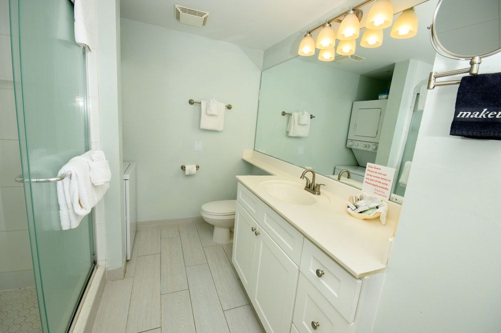 Edison Beach House Studio, 2 Queen Beds, Partial Ocean View 8