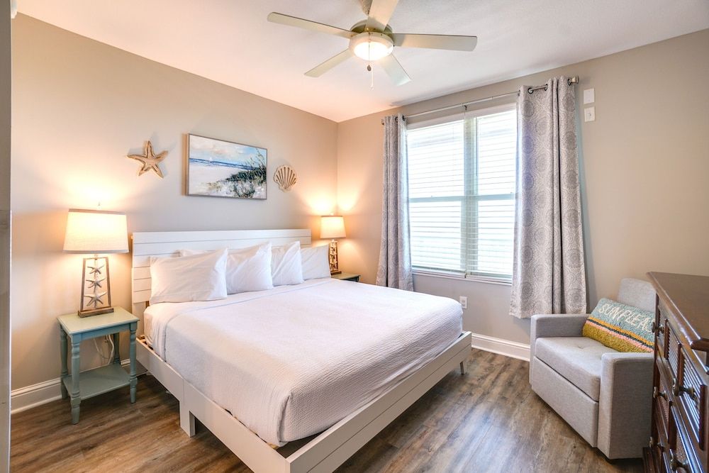 Condo, 3 Bedrooms, Sea View (2009)