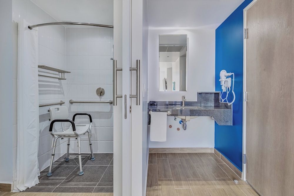 One Chihuahua Norte Superior Room, 1 Queen Bed 8