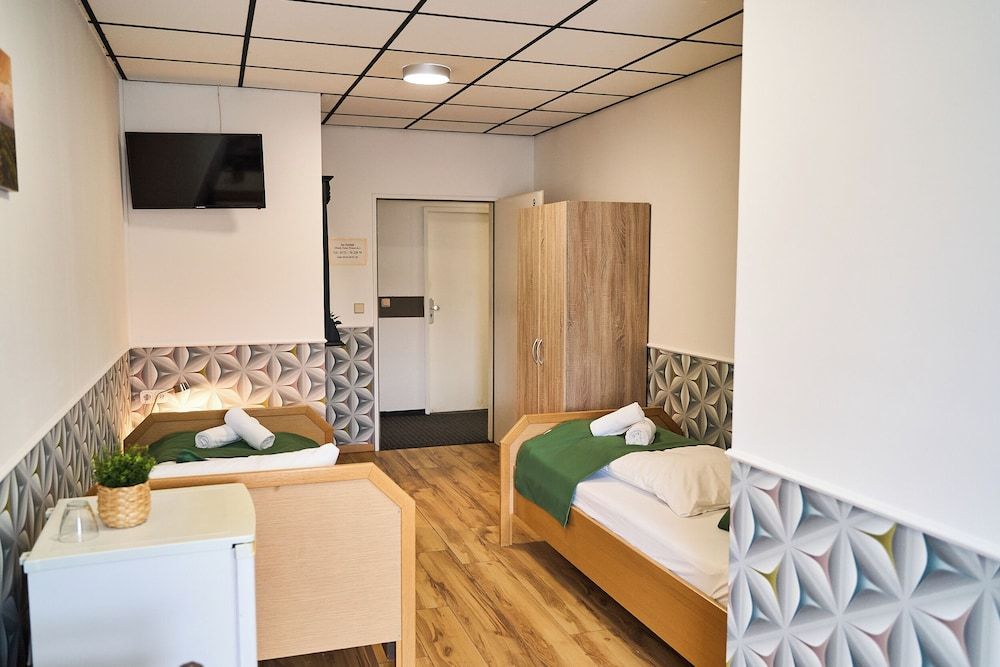 Hotel Maximo Basic Twin Room 3