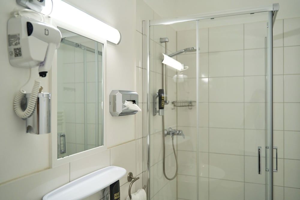 Hotel Maximo Classic Quadruple Room 9