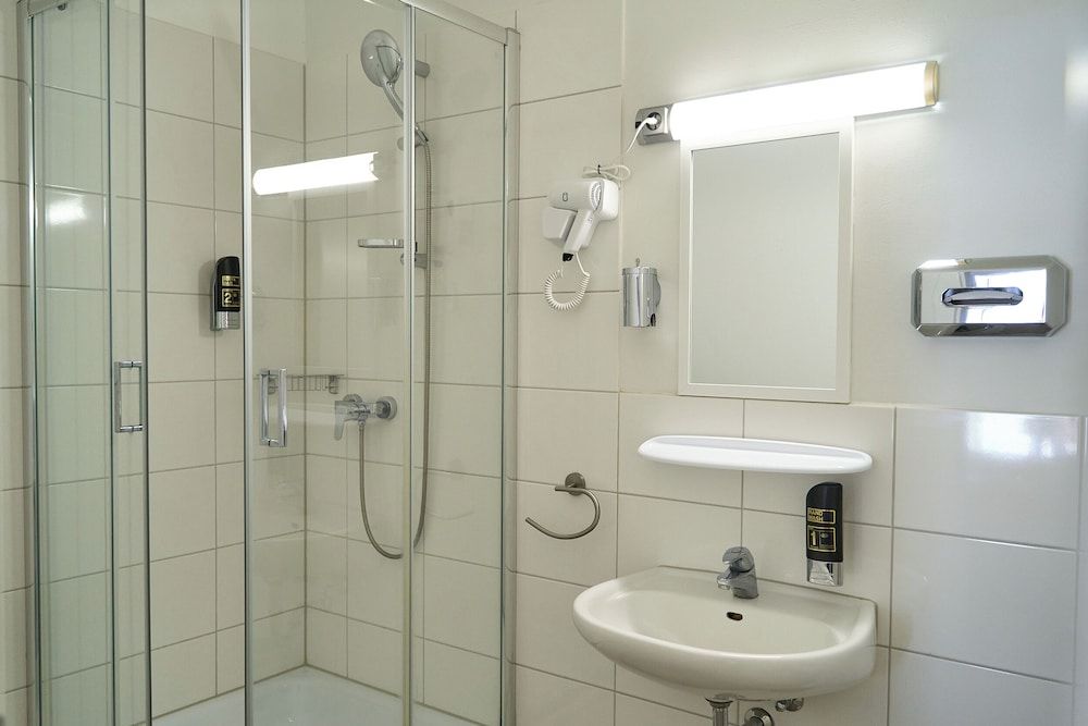 Hotel Maximo Classic Quadruple Room 10