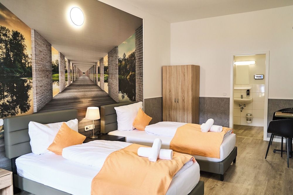 Hotel Maximo Basic Twin Room 5