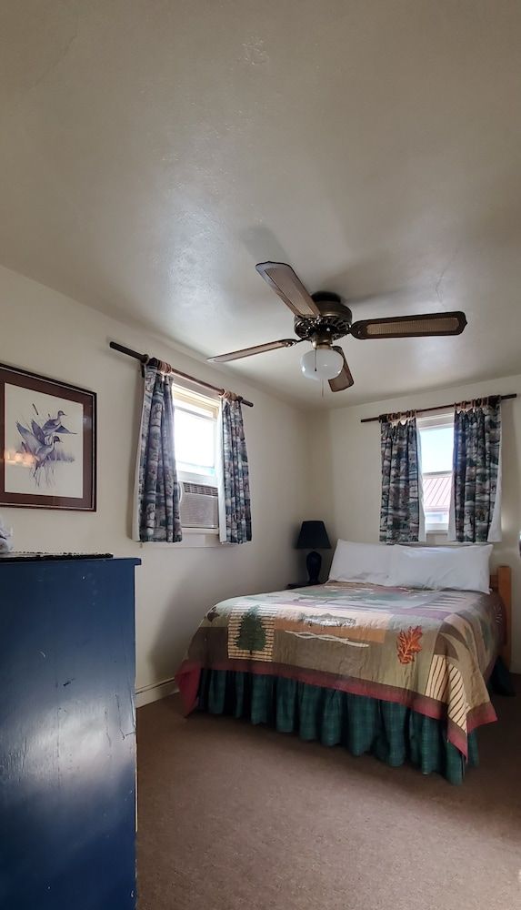 2 Bedroom Suite with Kitchenette