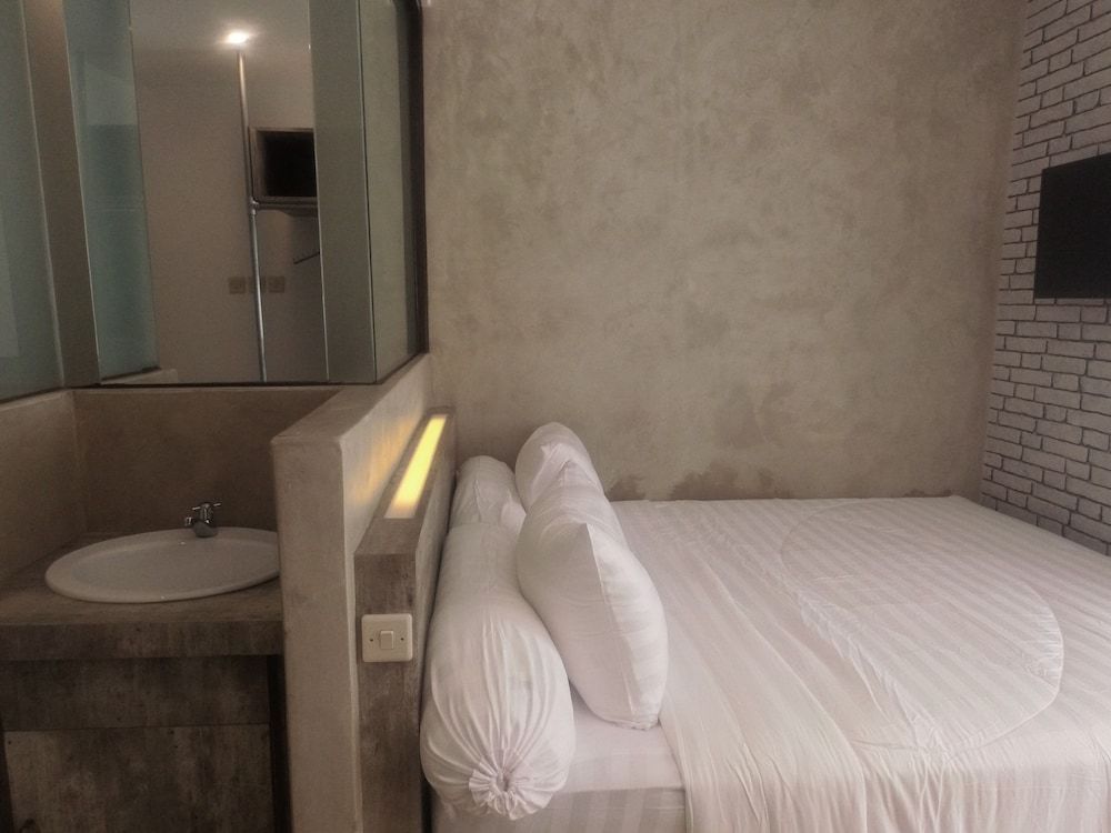 Dparagon Gajah Mada Deluxe Room 12