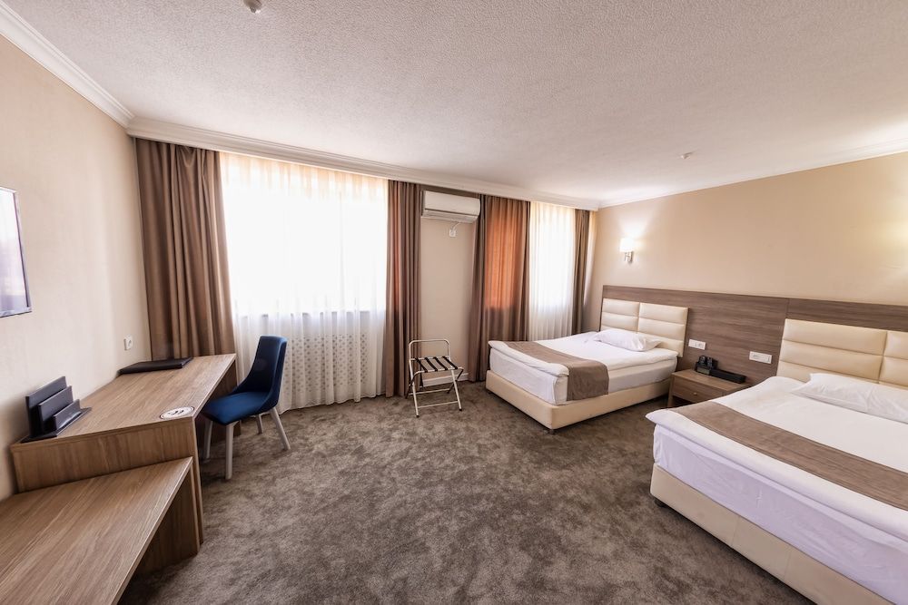 Osh Grand Hotel CHAVO