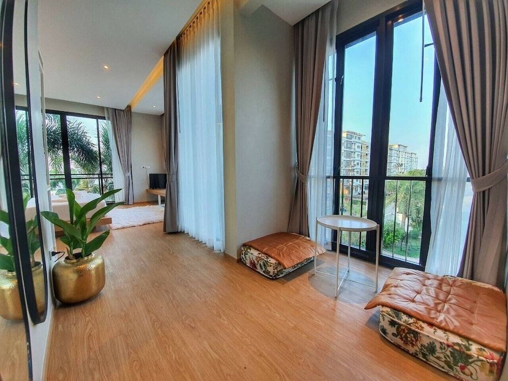 Platinum Hotel Studio, Pool View 5