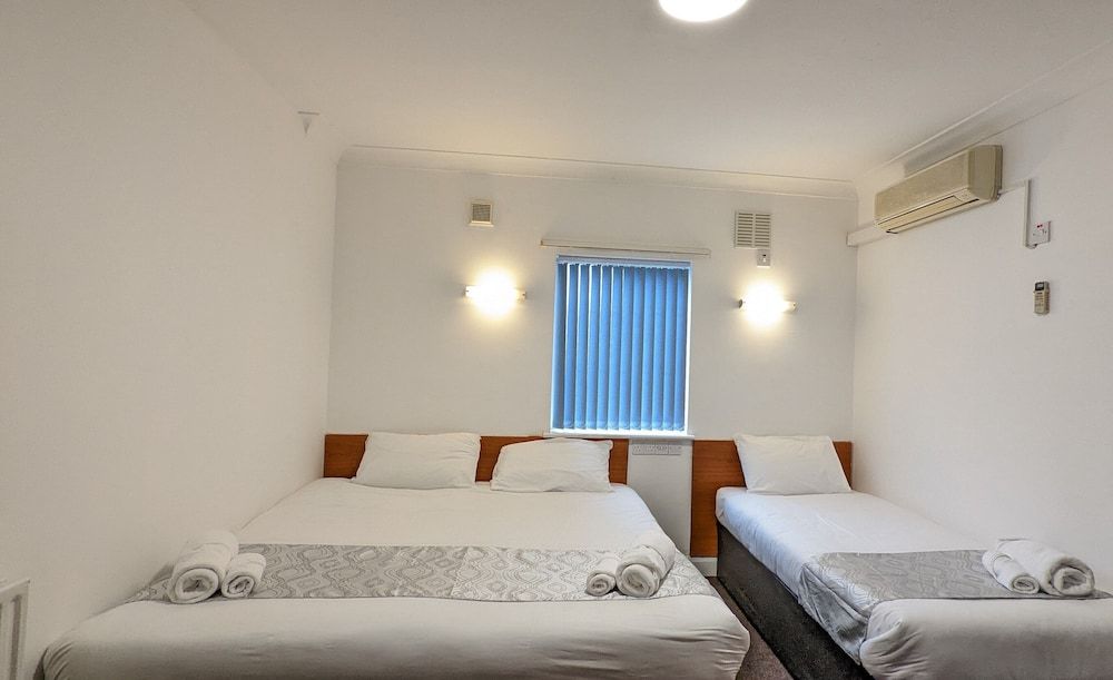 undefined SK Heathrow Hotel 4