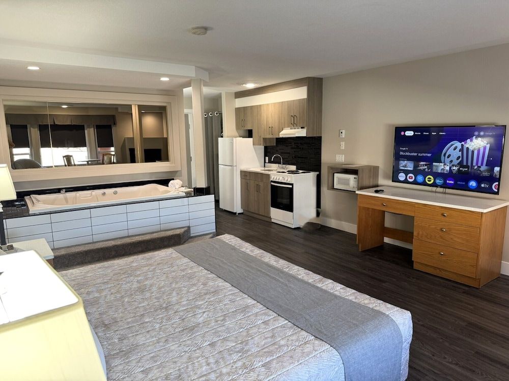 Western Budget Motel 1 Deluxe Studio Suite, 1 King Bed, Jetted Tub 9