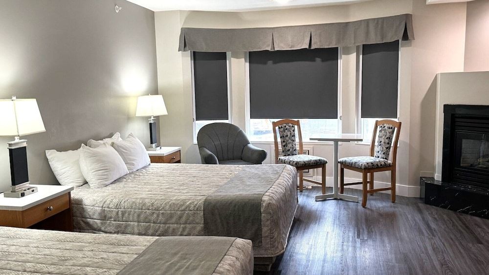 Western Budget Motel 1 Standard Double Room, 2 Queen Beds 4