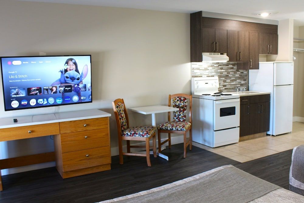 Western Budget Motel 1 Standard Double Room, 2 Queen Beds 6