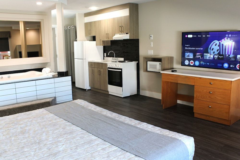 Western Budget Motel 1 Deluxe Studio Suite, 1 King Bed, Jetted Tub 7