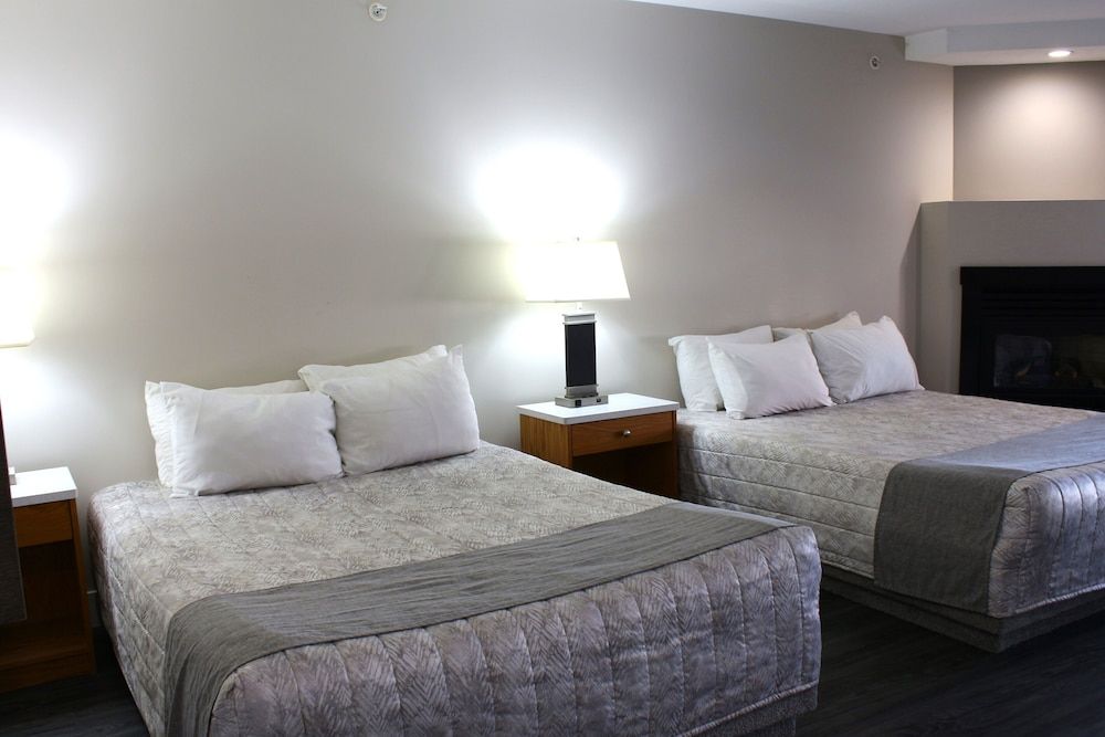 Western Budget Motel 1 Standard Double Room, 2 Queen Beds 2