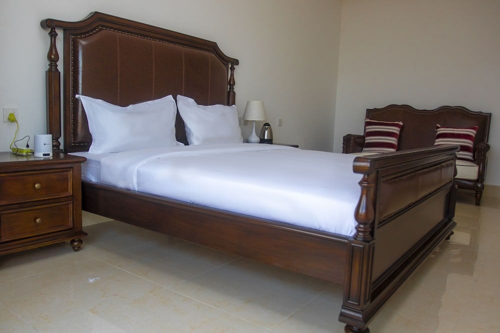 undefined Lark Hotel 8