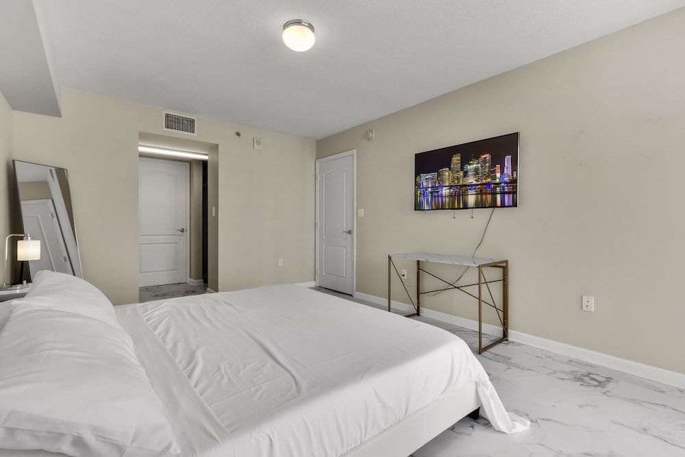 undefined Luxury Apartments W Pool & Ocean views 5