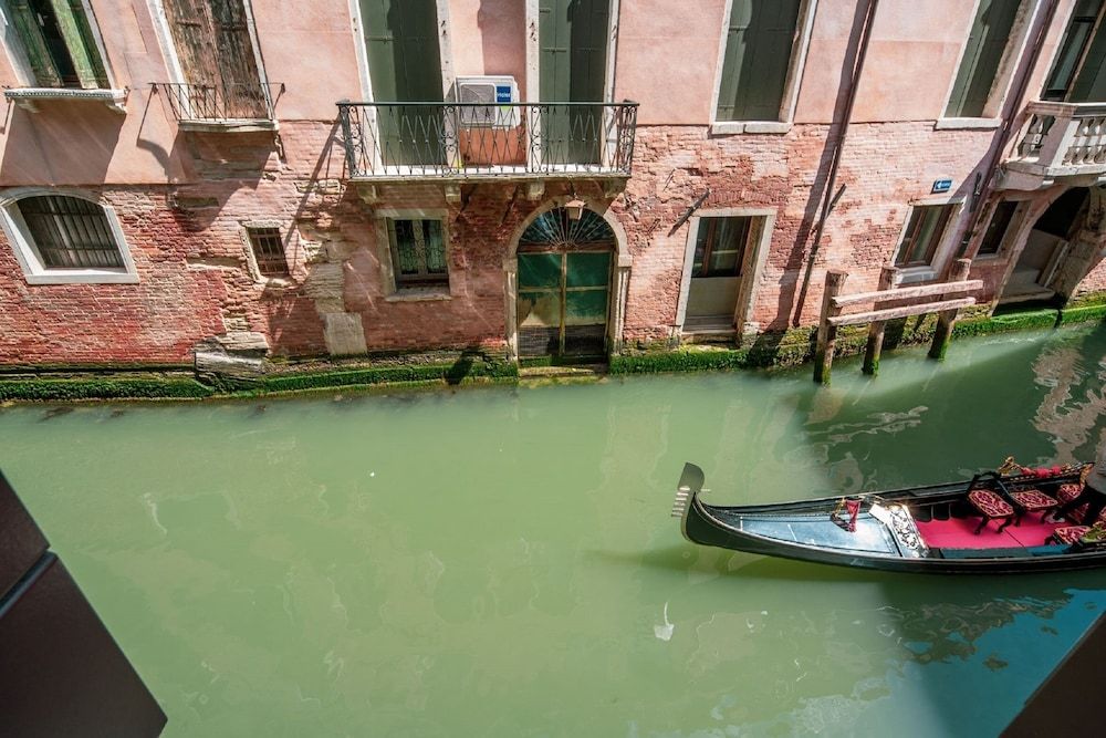 San Marco Boutique Canal View Deluxe Apartment, 2 Bedrooms 8