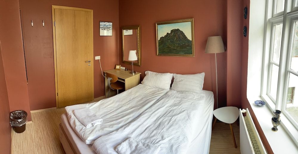 Mánagisting Guesthouse Basic Double or Twin Room, Shared Bathroom 11