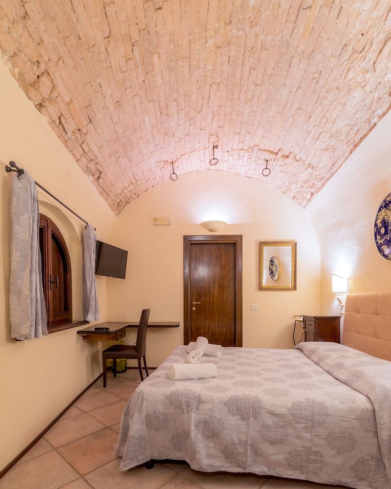 HOTEL TREVI Basic Double Room 4