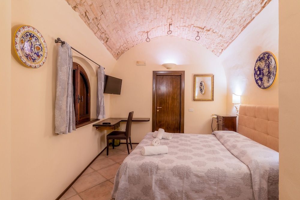 HOTEL TREVI Basic Double Room 5