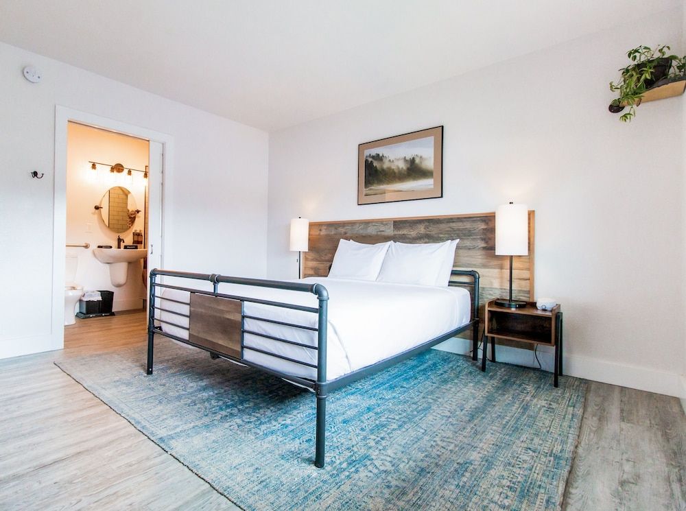 SCP Depoe Bay ADA Queen Room 2