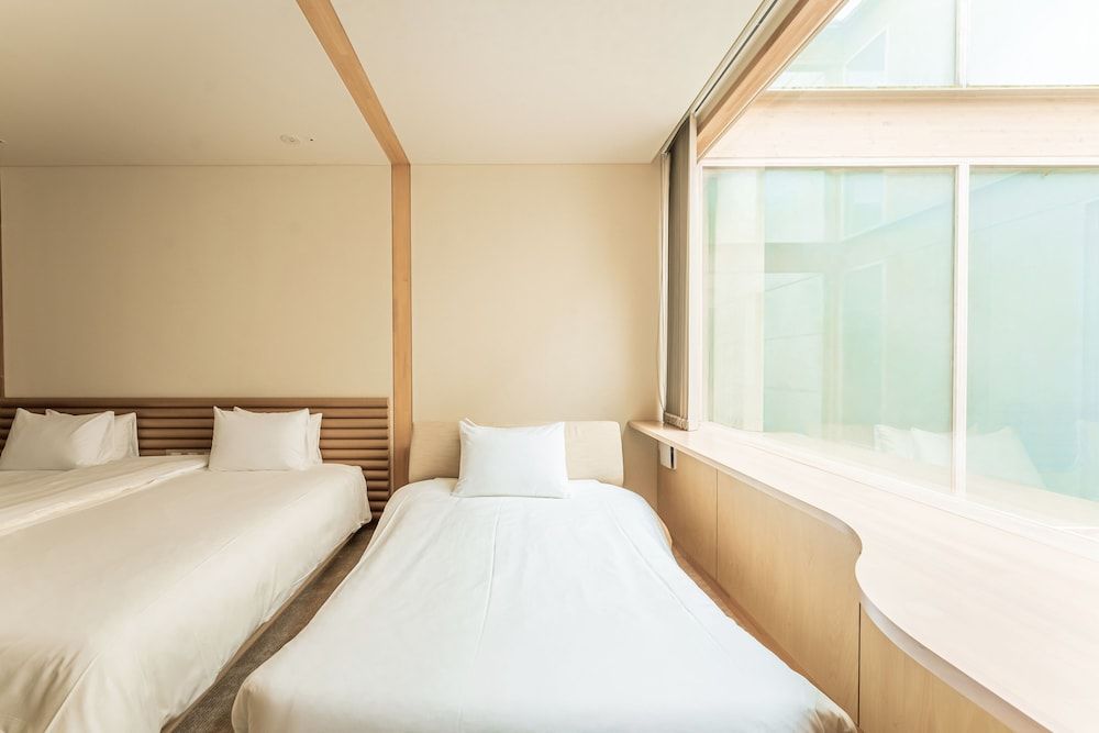 Triple Room, 2 Twin Beds with 1 Extra Bed, Non Smoking