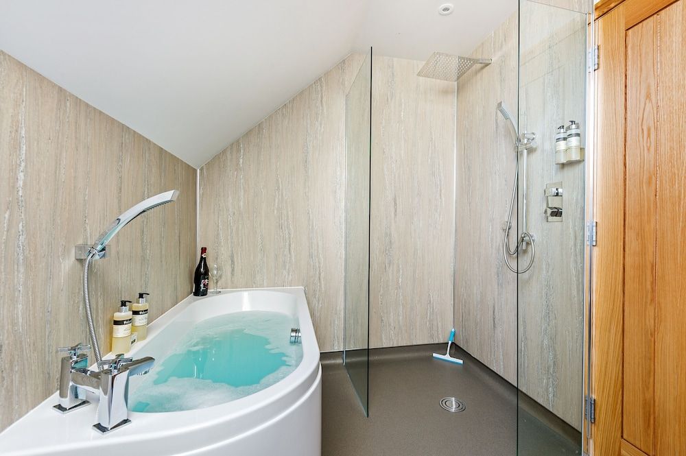 Double Room (Mackenzie)
