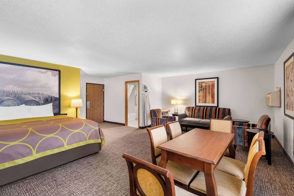 Family Suite, 1 King Bed, Non Smoking (Second Floor)