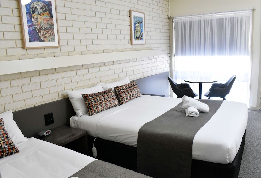 Standard Room Queen & Single