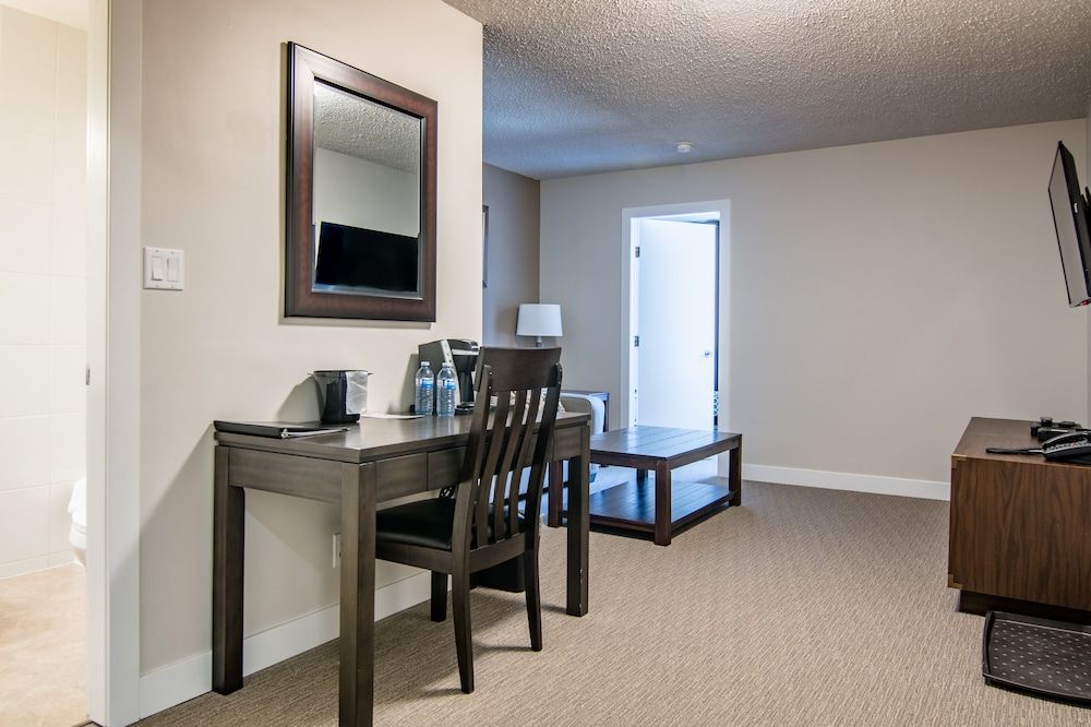 Northwood Plaza Hotel Suite, 1 Queen Bed 4