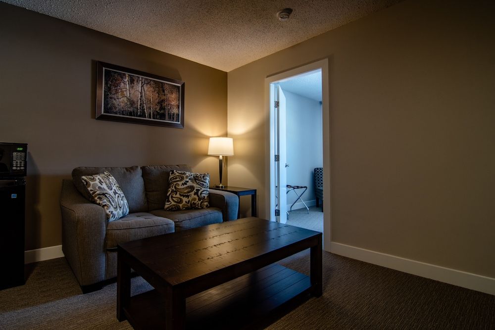 Northwood Plaza Hotel Suite, 1 Queen Bed 3