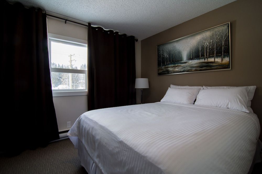 Northwood Plaza Hotel Suite, 1 Queen Bed 6