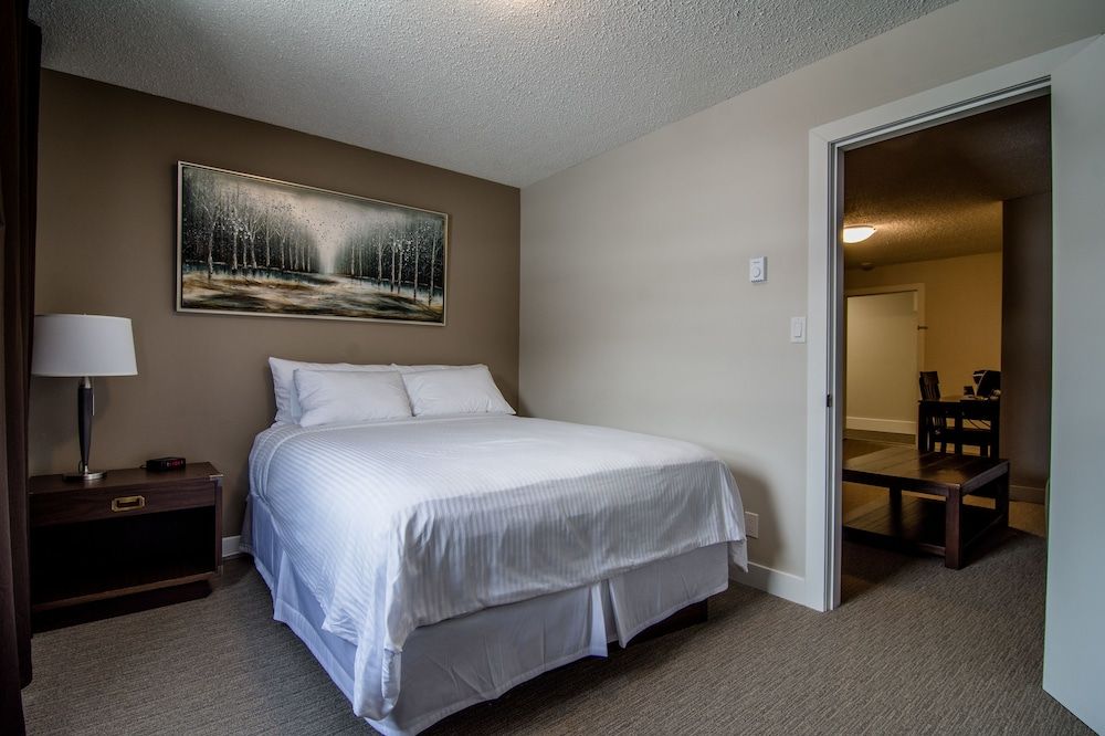 Northwood Plaza Hotel Suite, 1 Queen Bed 5