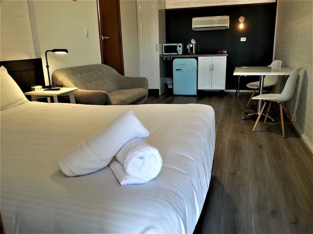 Kurri Motor Inn Standard Room, Non Smoking (Standard  Double) 4