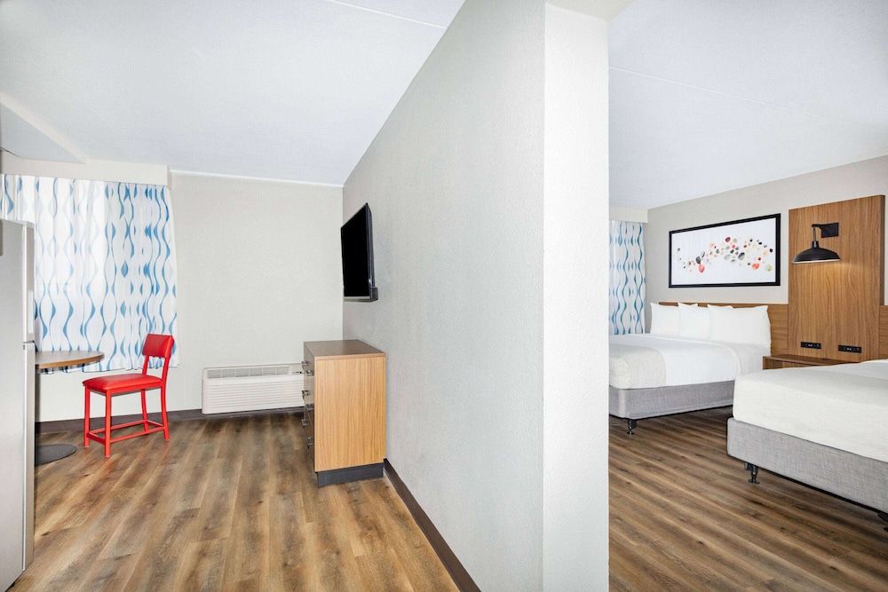 Room, 2 Queen Beds, Accessible, Non Smoking (Mobility Roll-In Shower)